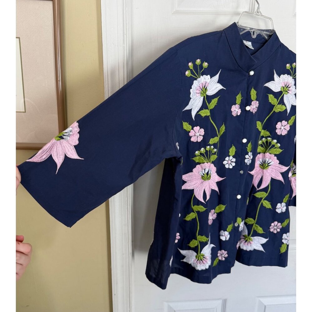 Caro of Honolulu Vintage 70s Floral embroidered Blue Button Down Blouse Size 12 - Picture 8 of 9